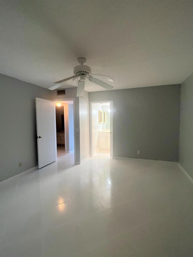 1095 Yarmouth E unit 1095, Boca Raton, FL 33434 - photo 7