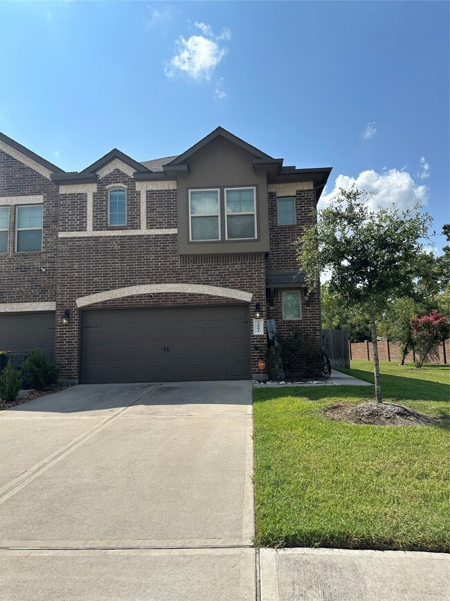 3801 Lancer Cir, Pearland, TX 77581 - photo 2