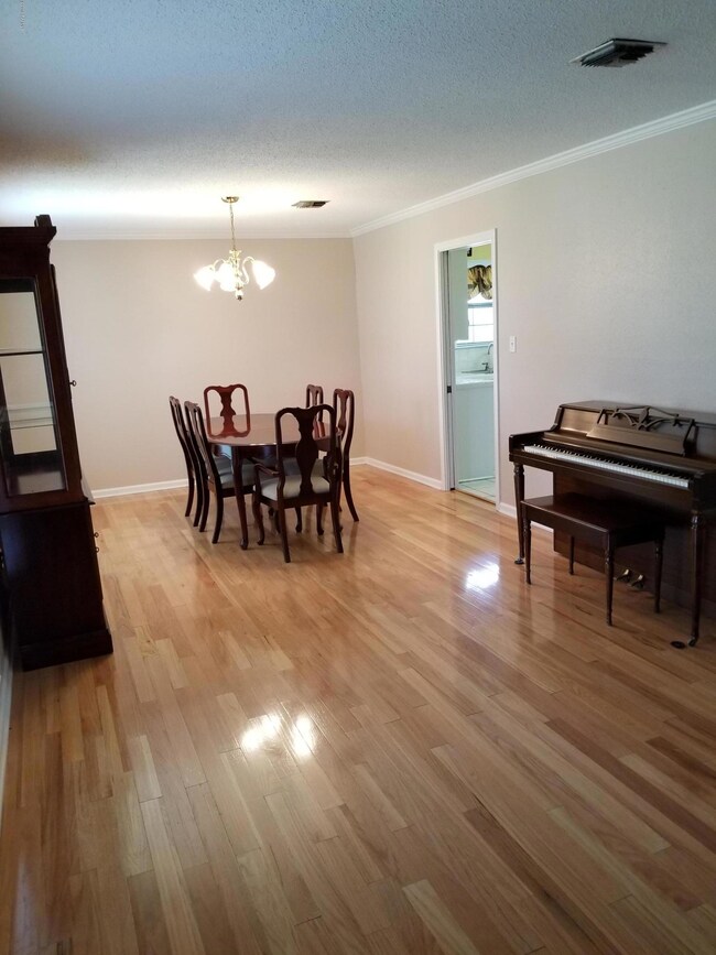 Formal Dining