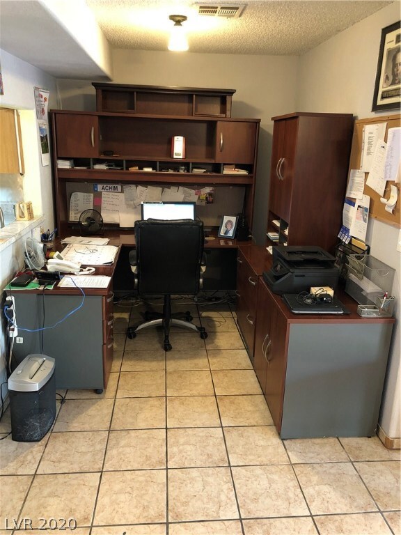 Office space or dining area w/ view to kitchen