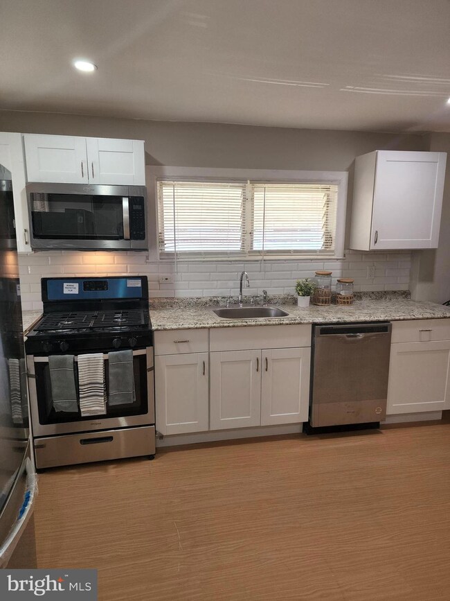 300 Mulberry St, Darby, PA 19023 - photo 5