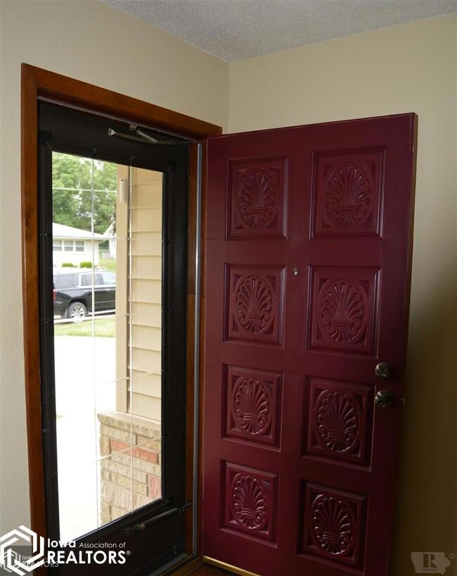 408 Johnson Dr, Shenandoah, IA 51601 - photo 3