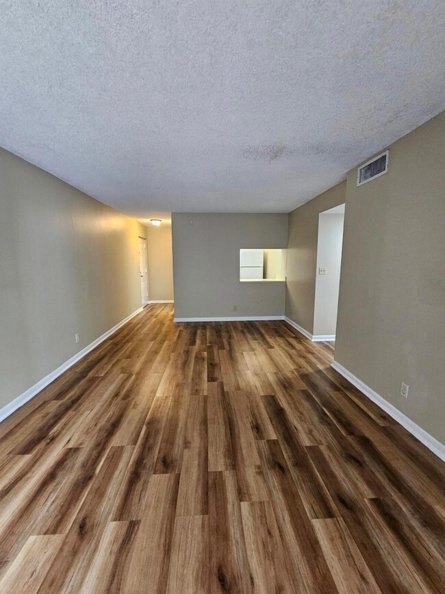 Presidential Golfview unit 2050, West Palm Beach, FL 33401 - photo 3