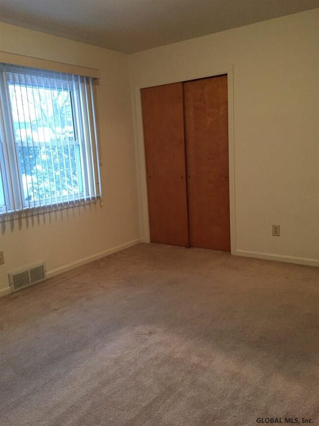 1004 John Alden Ln, Schenectady, NY 12306 - photo 2