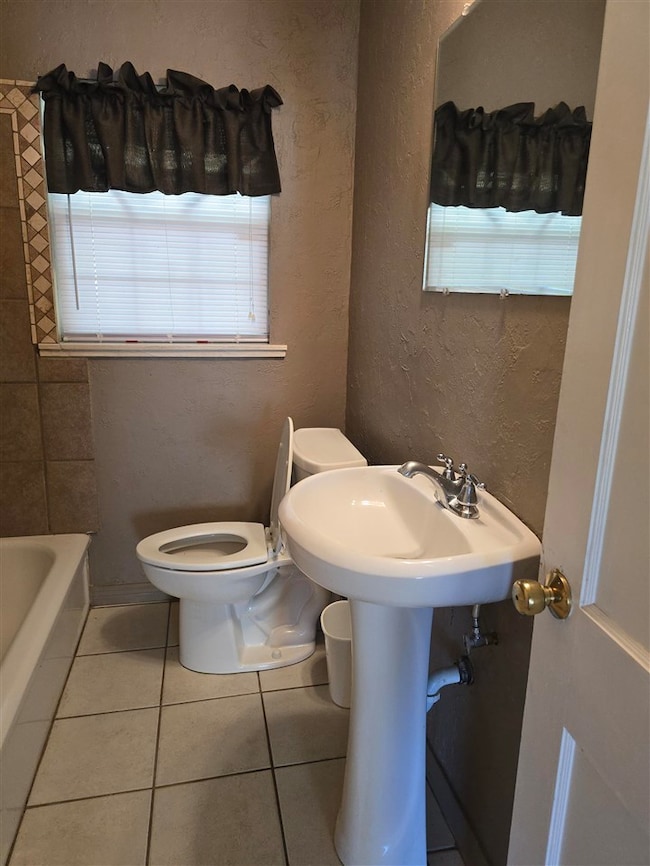 1021 E Gladstone Ave, Frederick, OK 73542 - photo 6