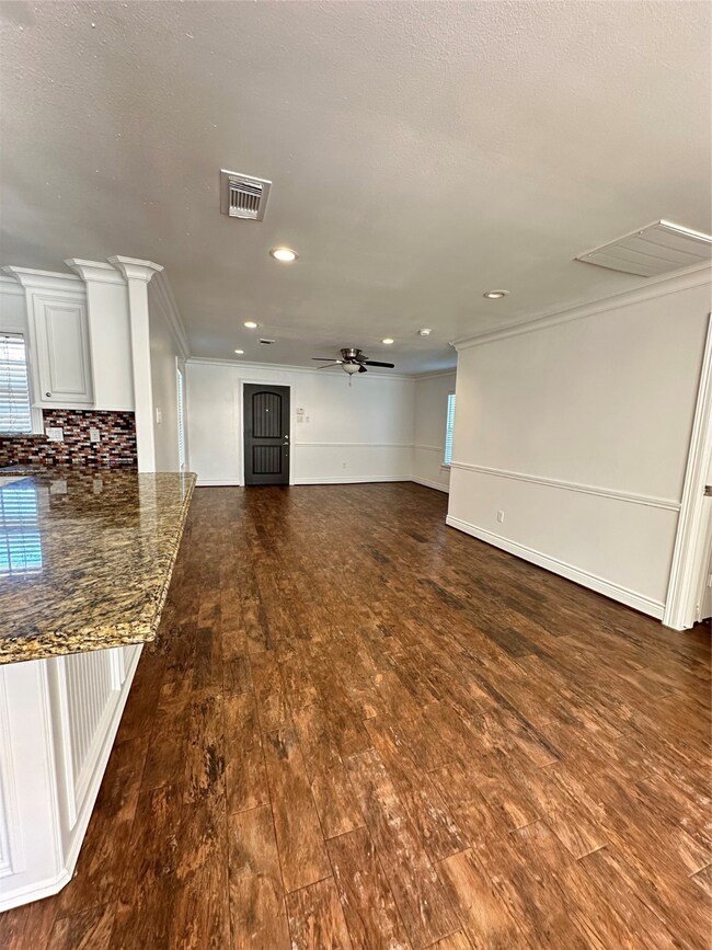 8246 Lanham Ln unit A, Houston, TX 77075 - photo 4