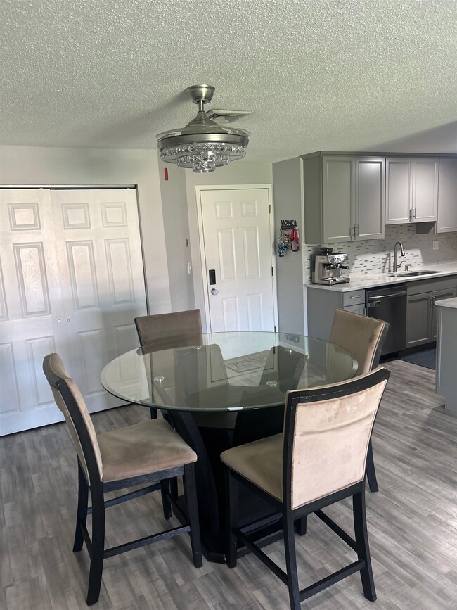 435 Abbott Farm Ln, Hudson, NH 03051 - photo 6