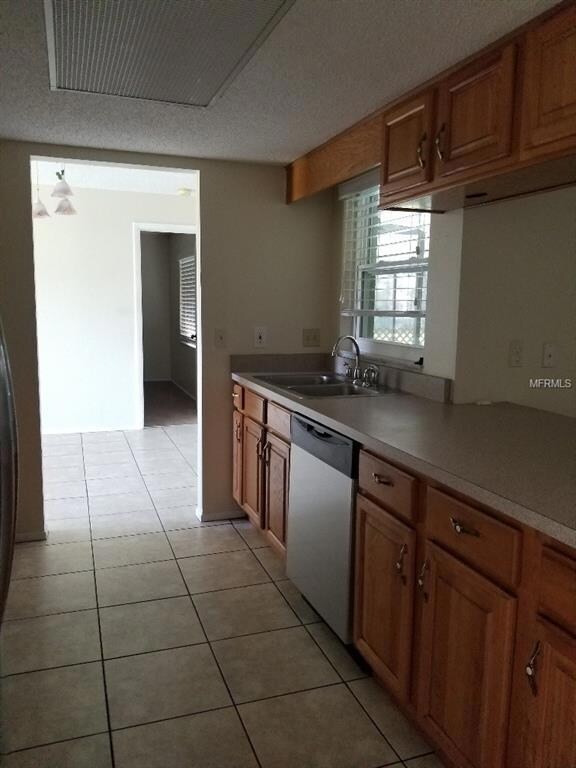 35546 Takats Dr, Zephyrhills, FL 33541 - photo 5