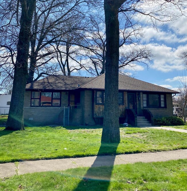 439 N Griffith Blvd, Griffith, IN 46319 - photo 2