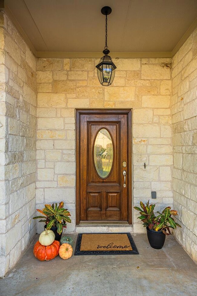 609 Persimmon Ct, Fredericksburg, TX 78624 - photo 3