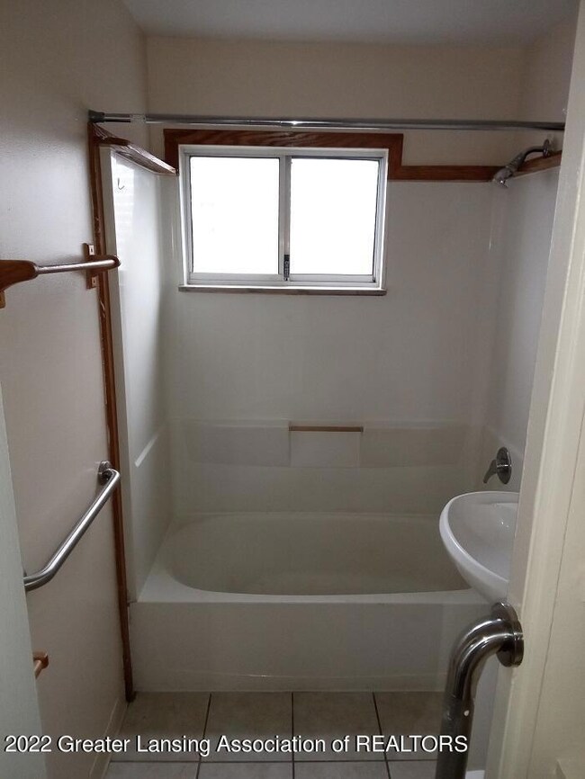 611 Lenore Ave, Lansing, MI 48910 - photo 7