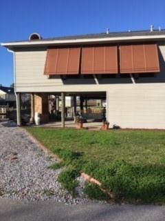 Side patio with gravel drive for extra parking spa