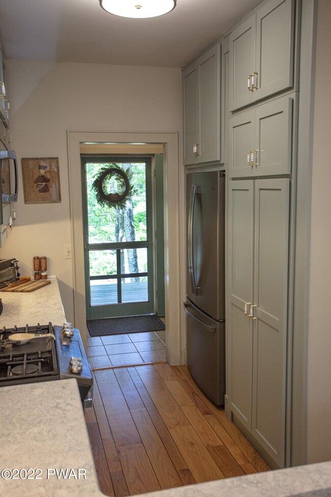 317 Surrey Dr, Lords Valley, PA 18428 - photo 6