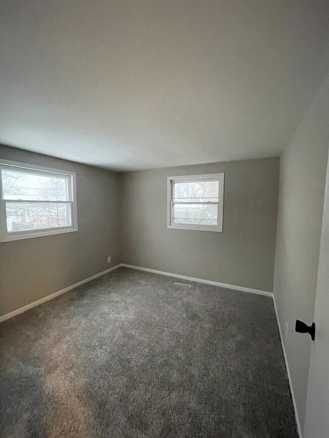 341 Delaware St, Carpentersville, IL 60110 - photo 7