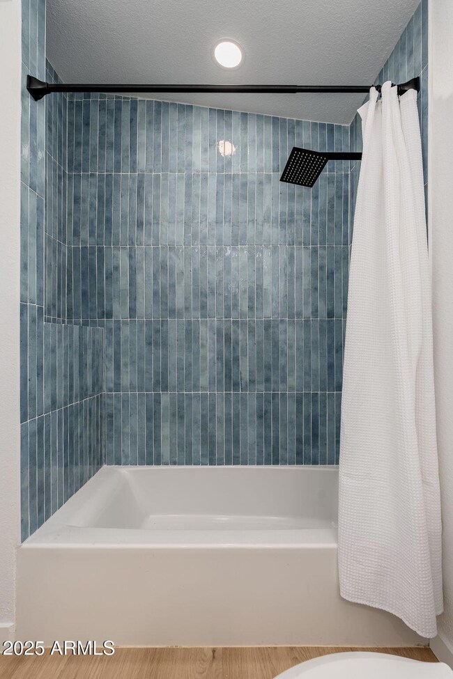 3646 N 38th St APT B - 27