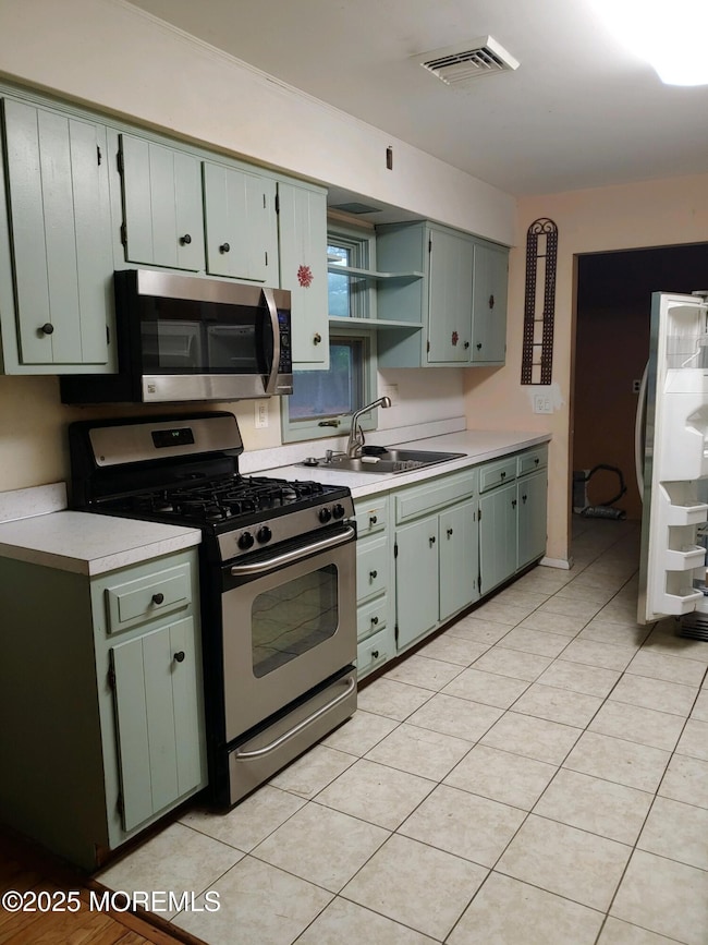 Kitchen Deerhead