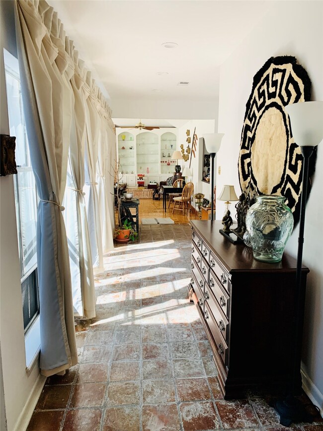 610 Briar Hill Dr, Houston, TX 77042 - photo 4