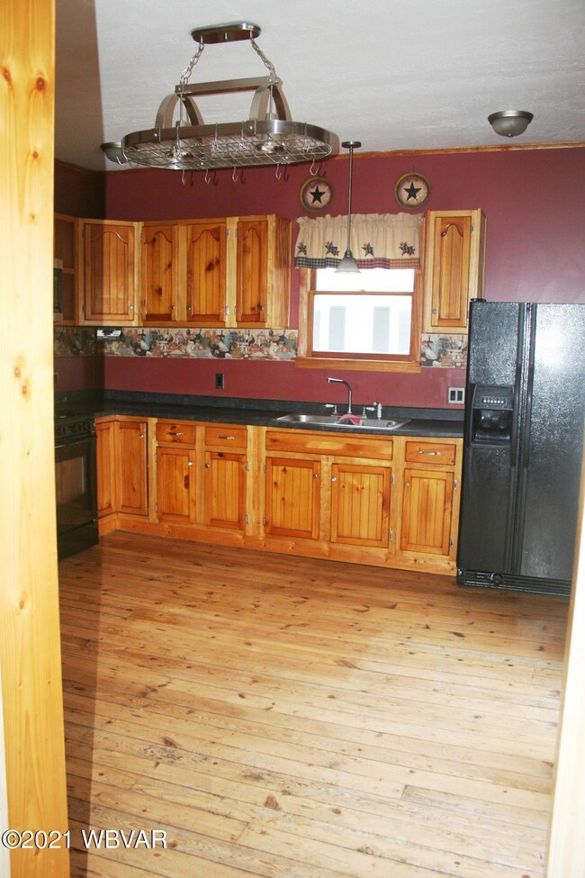 316 S 2nd St, Hughesville, PA 17737 - photo 4