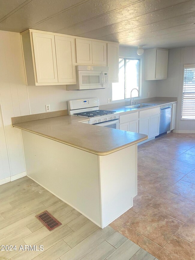 8101 E Butte St, Mesa, AZ 85207 - photo 2