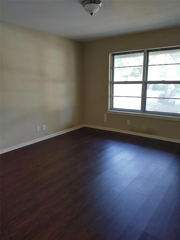 1209 Briarwood Dr, Cleburne, TX 76033 - photo 2