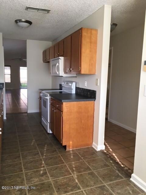 2326 Townsquare Dr, Jacksonville, FL 32216 - photo 2