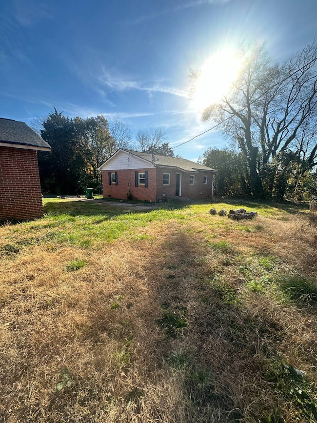 2147 Wilson Heights Ave, Charlotte, NC 28216 - photo 3