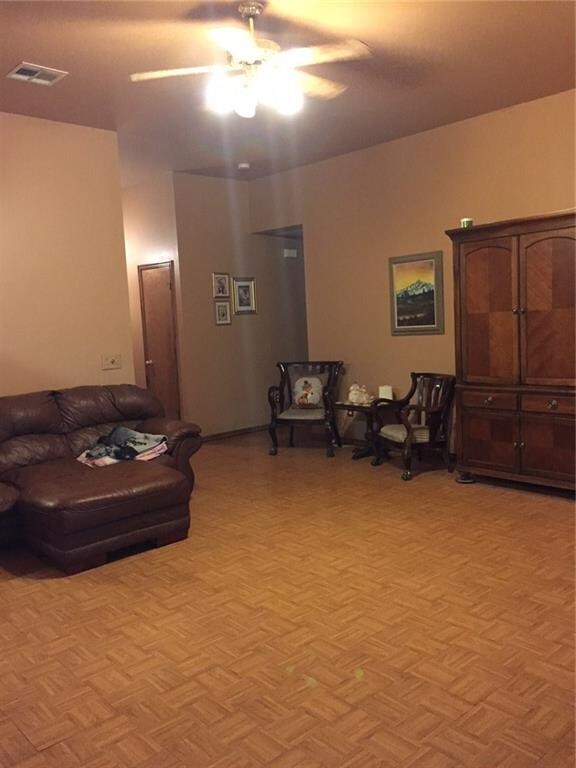 605 Nathan Ln, Moore, OK 73160 - photo 2