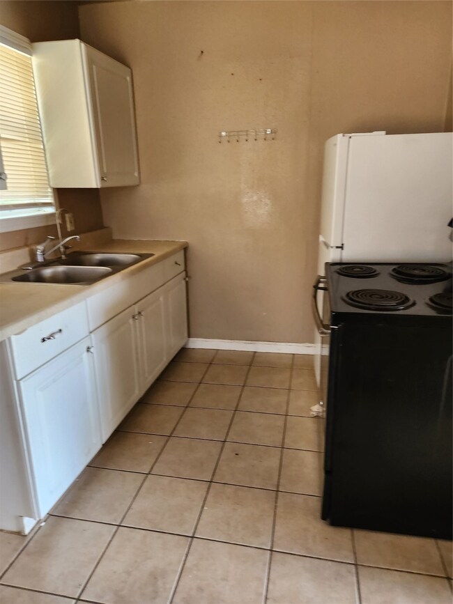 1013 Lawrence St, Rosenberg, TX 77471 - photo 7