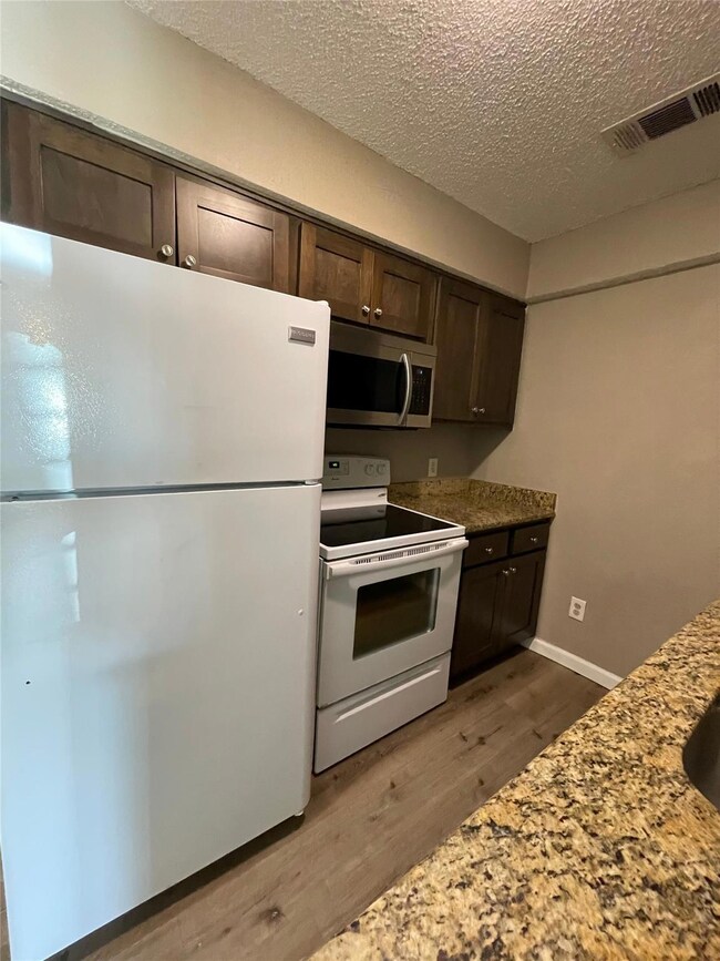 327 SE 3rd St unit 102, Grand Prairie, TX 75051 - photo 7