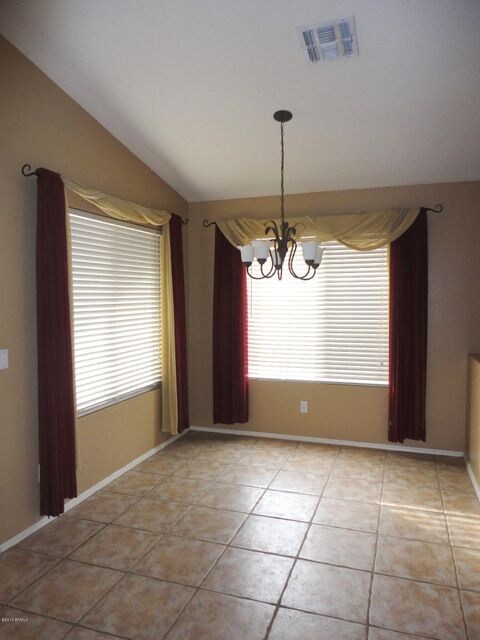 FORMAL DINING