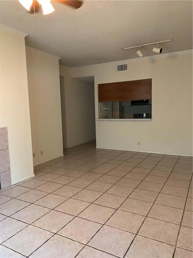 807 W 25th St unit 103, Austin, TX 78705 - photo 2