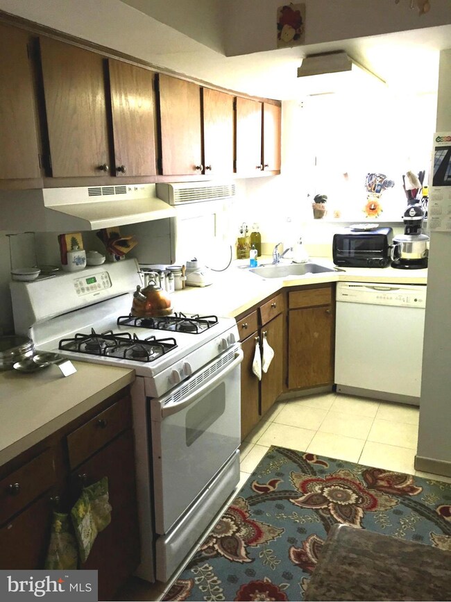 3716 N Rosser St unit 102, Alexandria, VA 22311 - photo 2