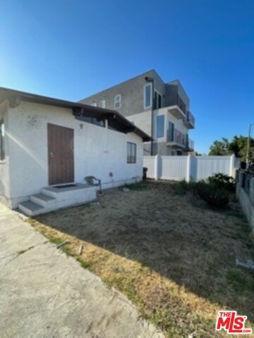 1853 S Longwood Ave, Los Angeles, CA 90019 - photo 2