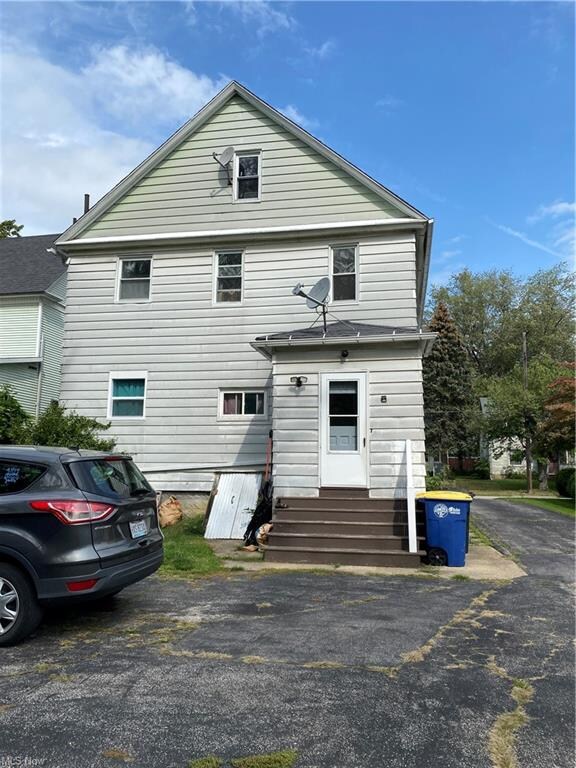 1812 W. 11 back