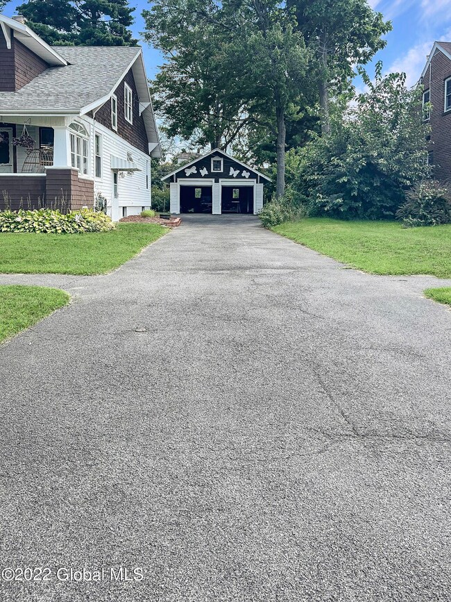 2 28 Eastholm Rd