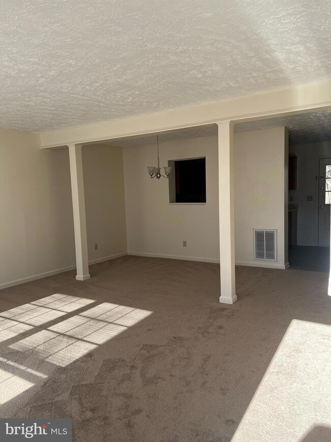 303 Sutton Ct, Winchester, VA 22601 - photo 3