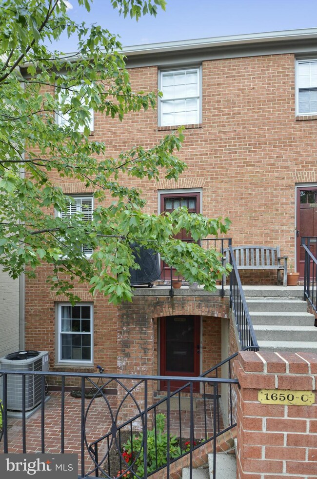 1650 Beekman Place NW unit C, Washington, DC 20009 - photo 2
