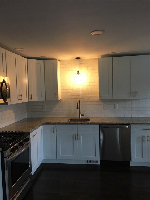 Eat-in Kitchen