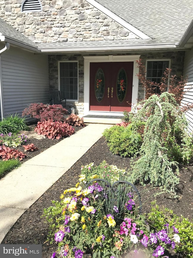 1665 Lamplighter Dr, Macungie, PA 18062 - photo 4