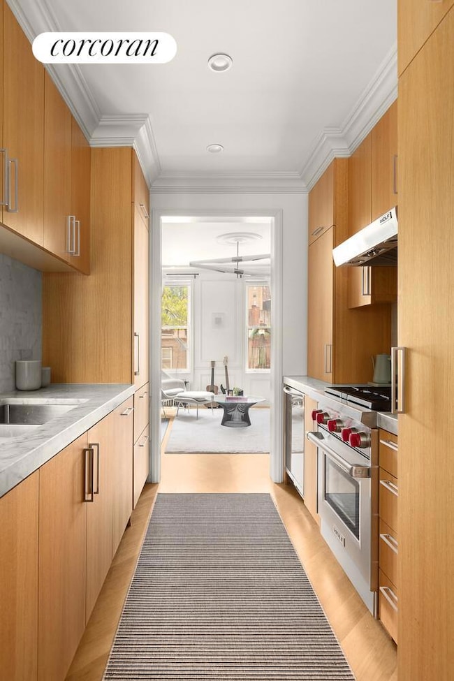 140 W 10th St unit 3R, New York, NY 10014 - photo 7