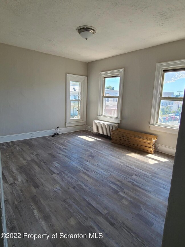 1413 Washburn St unit 15, Scranton, PA 18504 - photo 2