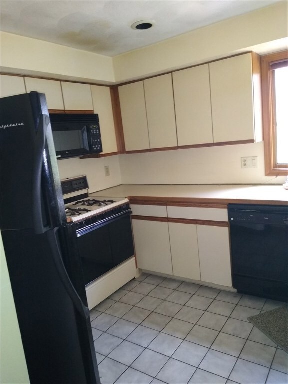 75 Glen Dr unit 3D, West Warwick, RI 02893 - photo 3