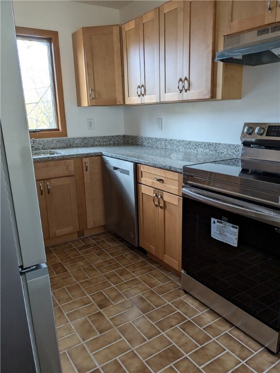 6 Beacon St, Westerly, RI 02891 - photo 2