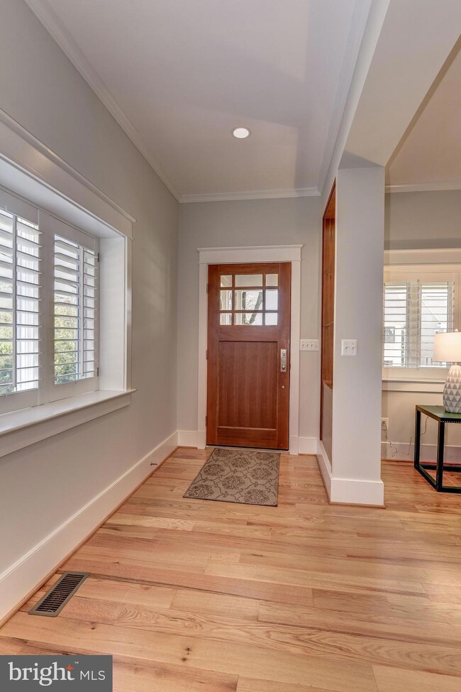 6401 28th St N, Arlington, VA 22207 - photo 3