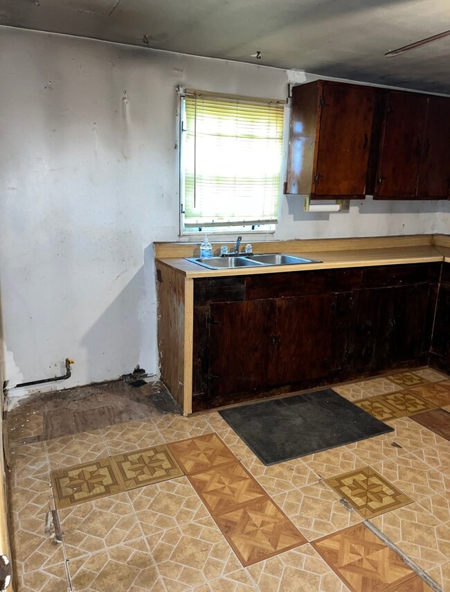 1026 Reverend b j Lewis Dr, Houston, TX 77088 - photo 7