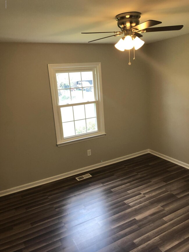 203 Columbia Dr, Jacksonville, NC 28546 - photo 7