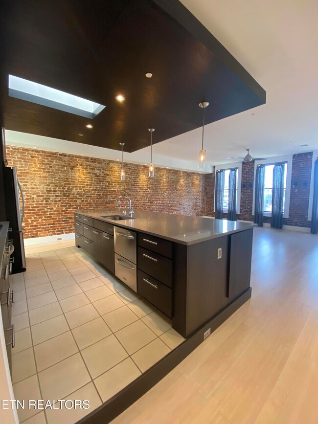 106 W Summit Hill Dr SW unit 302, Knoxville, TN 37902 - photo 6