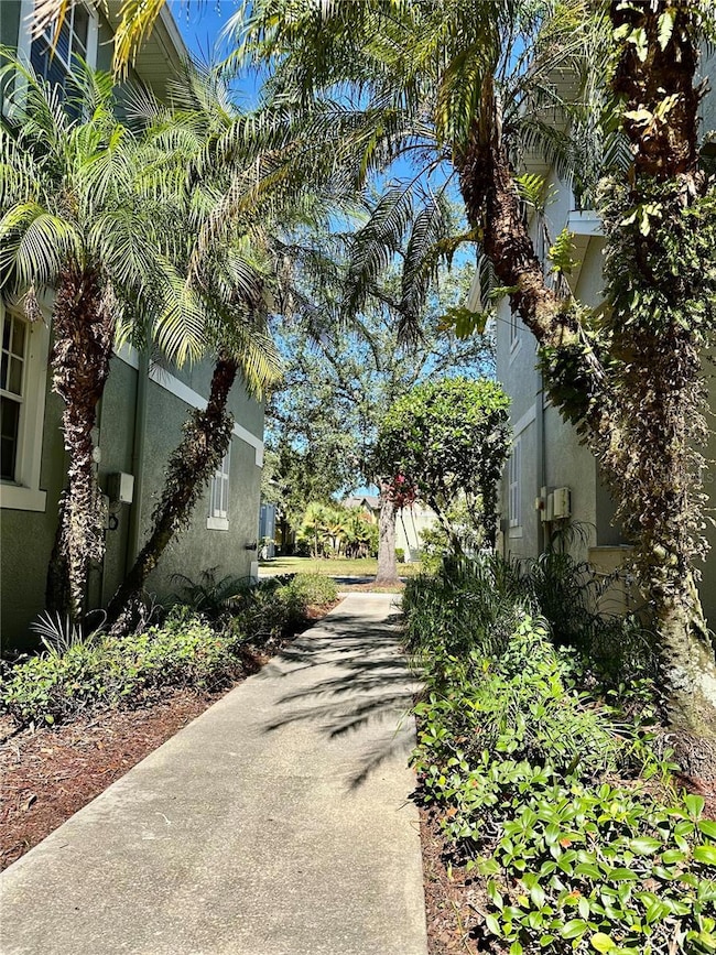 27747 Pleasure Ride Loop, Wesley Chapel, FL 33544 - photo 3