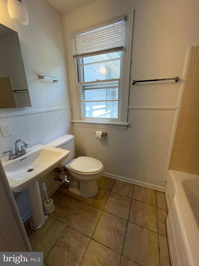 202 Locust Ave, Colonial Beach, VA 22443 - photo 7