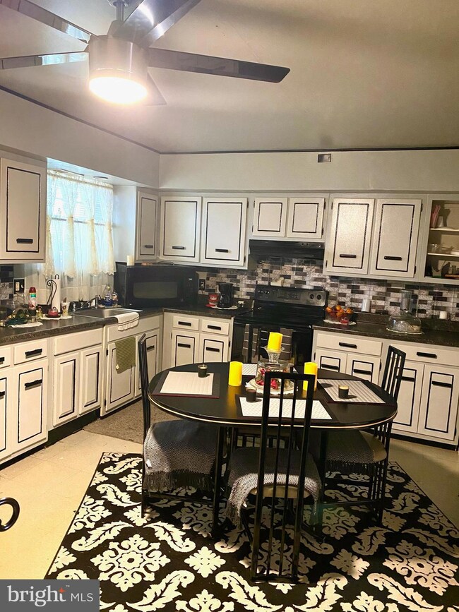 1077 Fox Run, Reading, PA 19606 - photo 6